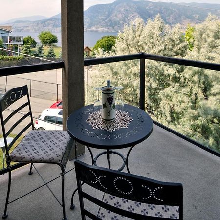 Above The Beach Guest Suites Penticton Bagian luar foto