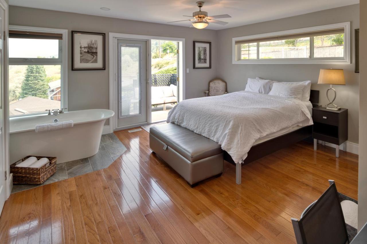 Above The Beach Guest Suites Penticton Bagian luar foto