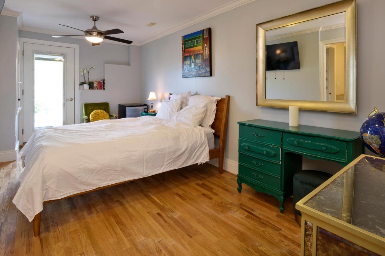 Above The Beach Guest Suites Penticton Bagian luar foto